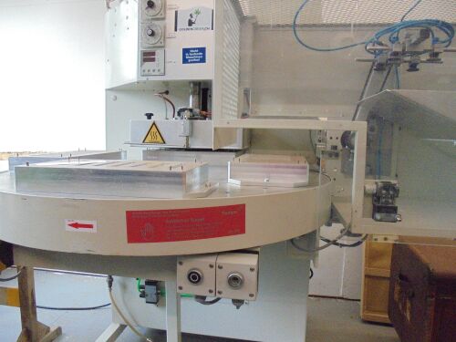 Abfüllmaschiene mit Siegel2.jpg