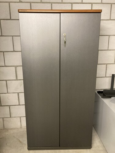 Schrank schwarz zweitürig A.jpeg