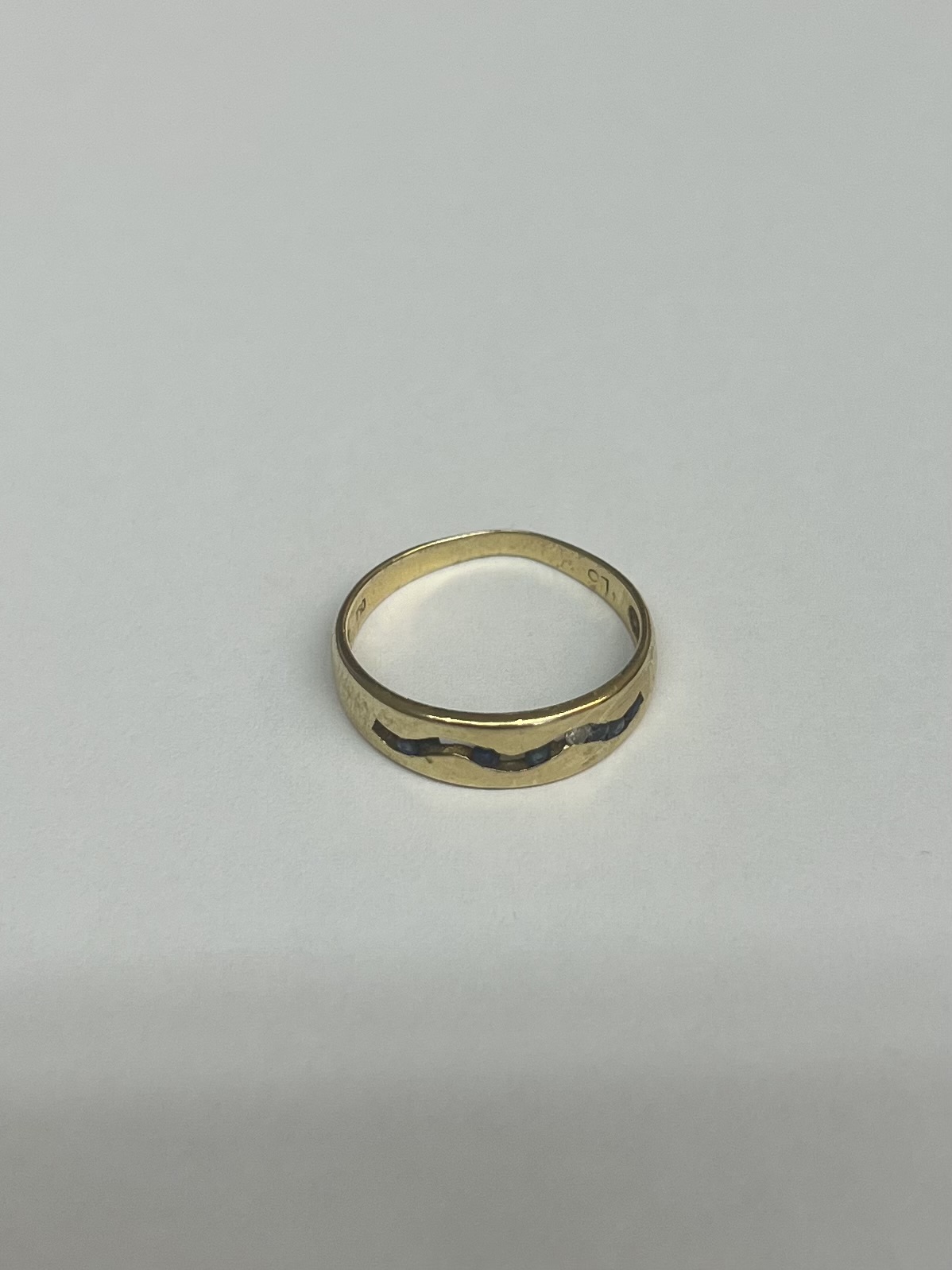 1. Goldfarbiger Ring.jpeg