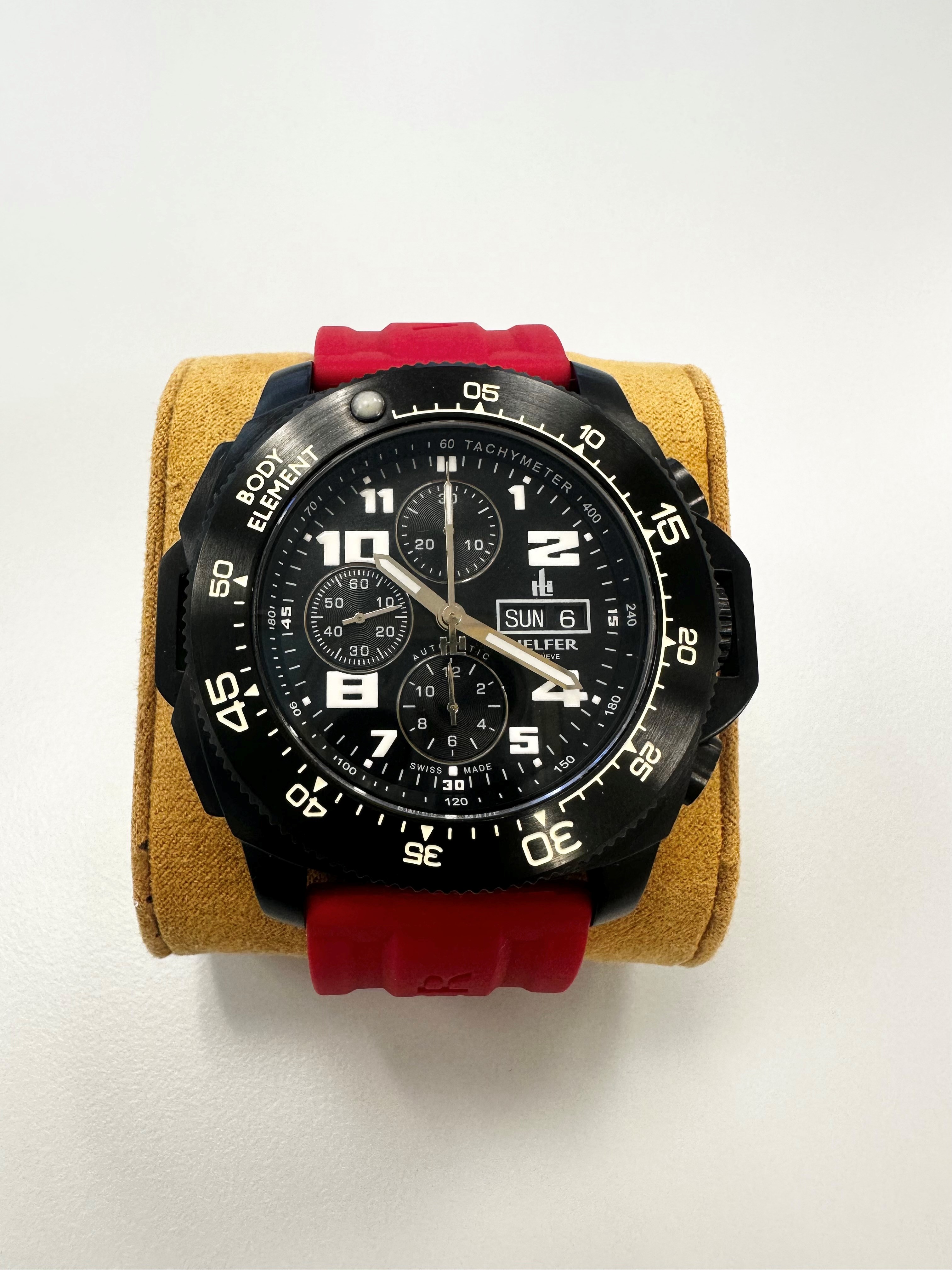 Helfer rouge.jpg